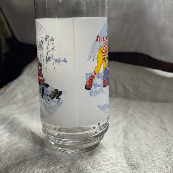Vintage Ronald McDonald winter sled scene glass. - Picture 3 of 7